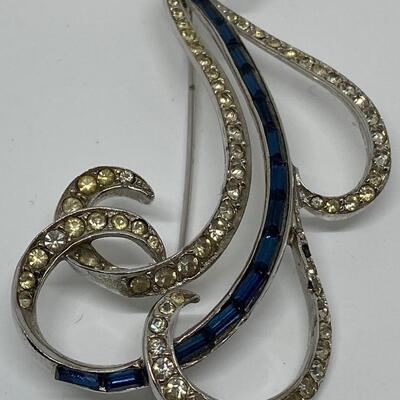 LOTJ47: Freeform Vintage Rhinestone Silvertone Brooch