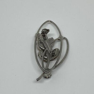 LOTJ66: Two Silvertone Vintage Brooches