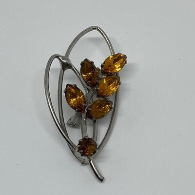 LOTJ66: Two Silvertone Vintage Brooches