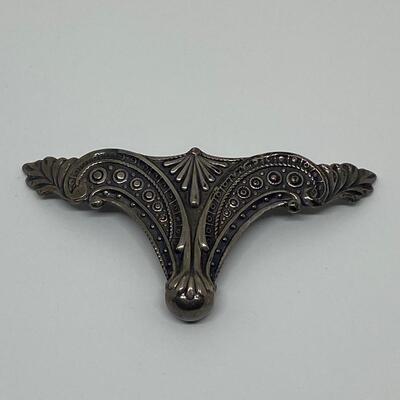 LOTJ66: Two Silvertone Vintage Brooches