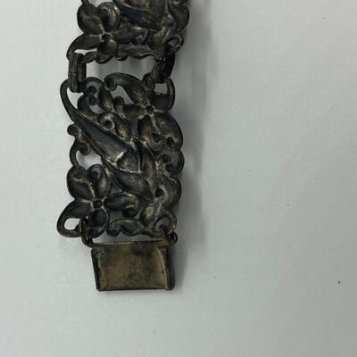 LOTJ81: Vintage Five-Panel Repousse Link Bracelet