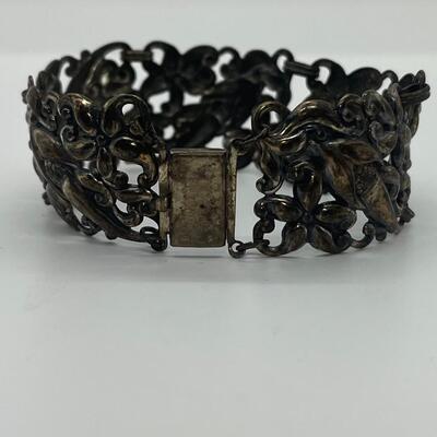 LOTJ81: Vintage Five-Panel Repousse Link Bracelet