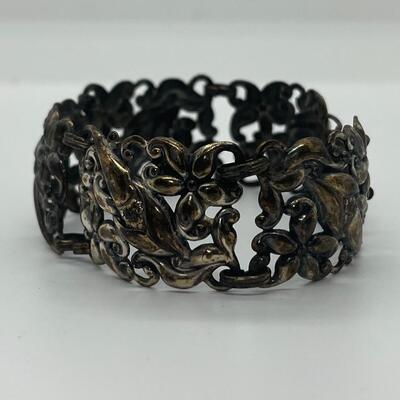 LOTJ81: Vintage Five-Panel Repousse Link Bracelet