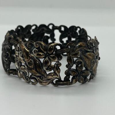 LOTJ81: Vintage Five-Panel Repousse Link Bracelet