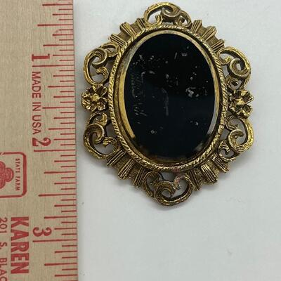 LOTJ83: Four Vintage Brooches