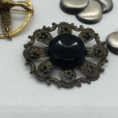LOTJ83: Four Vintage Brooches