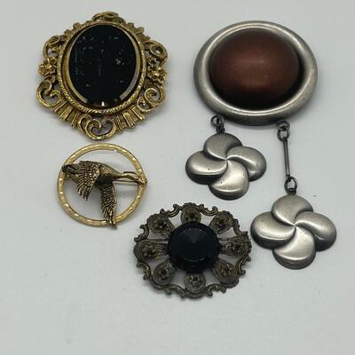 LOTJ83: Four Vintage Brooches