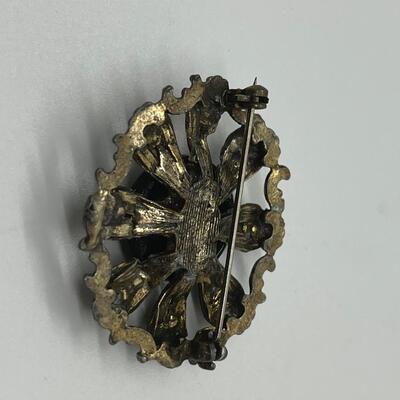 LOTJ83: Four Vintage Brooches