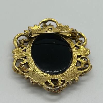 LOTJ83: Four Vintage Brooches