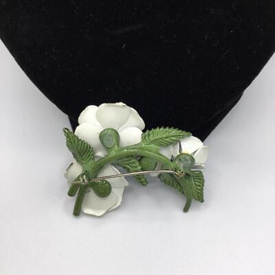 LOTJ105: Vintage White and Green Enamel Flower Brooch