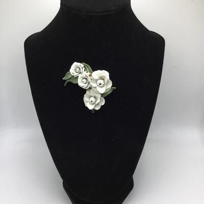 LOTJ105: Vintage White and Green Enamel Flower Brooch
