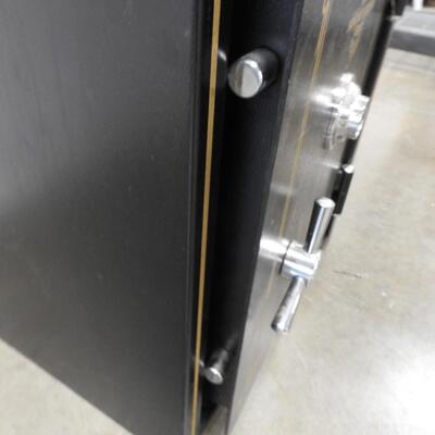 Steel Safe: World Monetary Exchange Reserve 22"x18"x14 1/2" , Door WON'T Close
