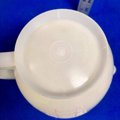 4 Cup Measuring Pitcher with Lid Tupperware