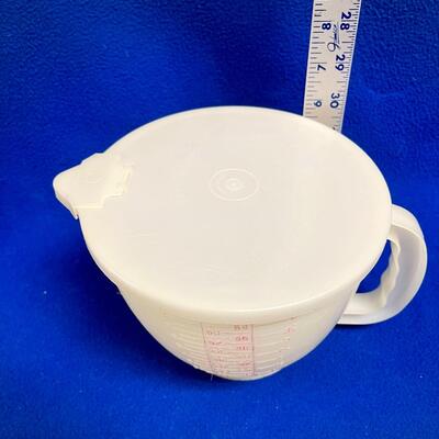 4 Cup Measuring Pitcher with Lid Tupperware