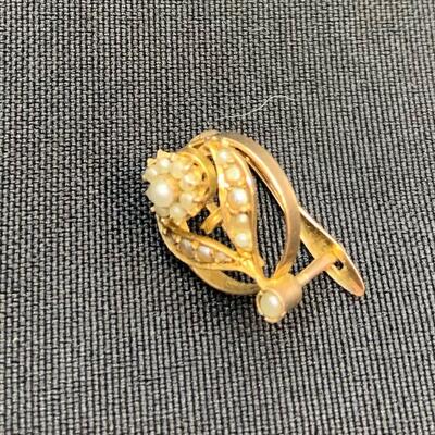 LOT:1: Vintage 14k Yellow Gold Seed Pearl Pierced Earrings