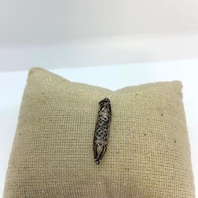 LOT:4: Vintage Sterling Silver Judaica Mezuzah Charm/Pendant
