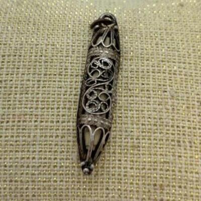 LOT:4: Vintage Sterling Silver Judaica Mezuzah Charm/Pendant