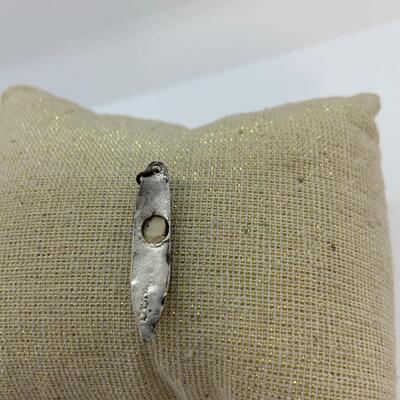 LOT:4: Vintage Sterling Silver Judaica Mezuzah Charm/Pendant