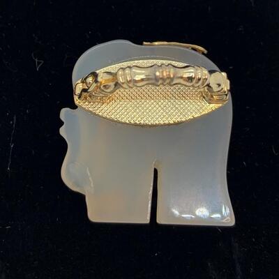 LOT:6: Jade and 14k Gold Elephant Pendant