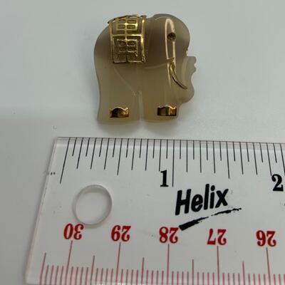 LOT:6: Jade and 14k Gold Elephant Pendant