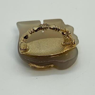 LOT:6: Jade and 14k Gold Elephant Pendant