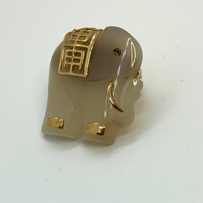 LOT:6: Jade and 14k Gold Elephant Pendant