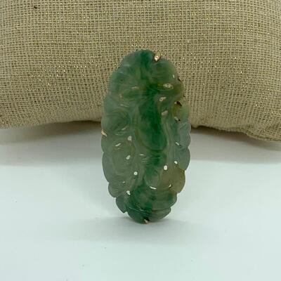 LOT:11: Vintage 14k Green Jade Brooch/Pin