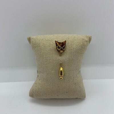 LOT:15: 14k Gold Brown Enamel  Owl Face Stick Pin with Diamond Chip eyes