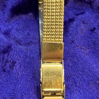 LOT:17: Bulova Gold tone Stainless Steel Black face Quartz Watch