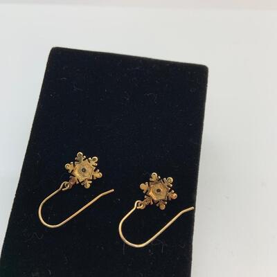 LOT:20: Snowflake Pierced Earring Gold Vermeil with Diamond Chips