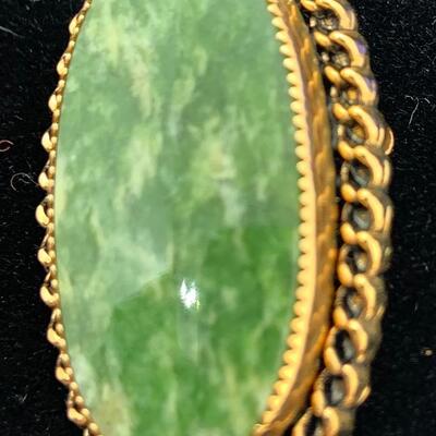 LOT:28: 12k Gold Brooch with Nephrite Green Jade