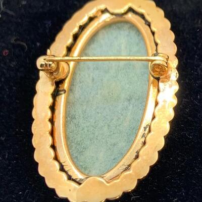 LOT:28: 12k Gold Brooch with Nephrite Green Jade