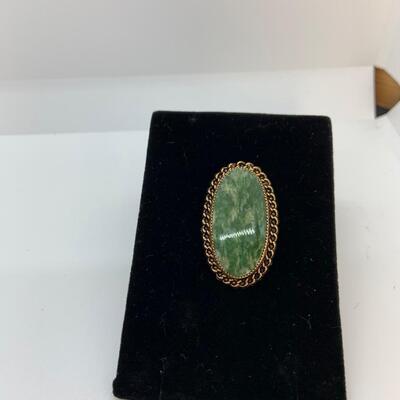 LOT:28: 12k Gold Brooch with Nephrite Green Jade