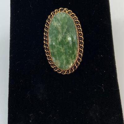 LOT:28: 12k Gold Brooch with Nephrite Green Jade