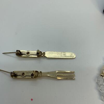 LOT:32: Freshwater Pearl 7â€ crystal Bracelet : Mother of Pearl 2â€ Fork and Knife Pin Set and 1 1/2 â€œ Drop Crystal Earrings
