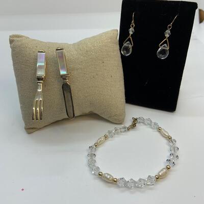 LOT:32: Freshwater Pearl 7â€ crystal Bracelet : Mother of Pearl 2â€ Fork and Knife Pin Set and 1 1/2 â€œ Drop Crystal Earrings