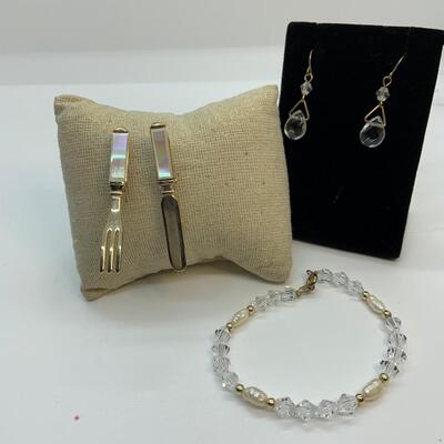 LOT:32: Freshwater Pearl 7â€ crystal Bracelet : Mother of Pearl 2â€ Fork and Knife Pin Set and 1 1/2 â€œ Drop Crystal Earrings