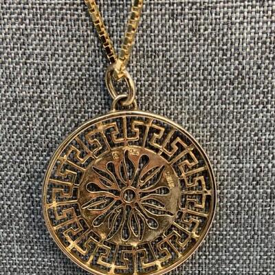 LOT:33: Swarovski Medallion 925 on 32â€ Chain 925