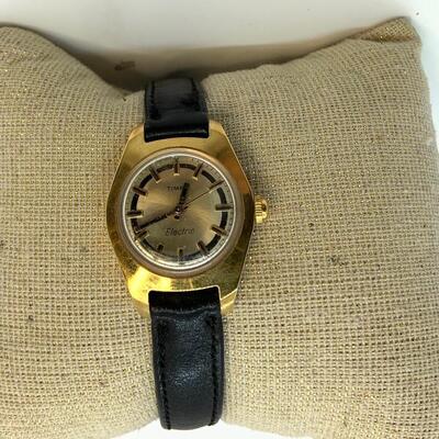 LOT:34: Timex Ladyâ€™s Electric Watch Black watchband