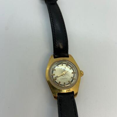 LOT:34: Timex Ladyâ€™s Electric Watch Black watchband