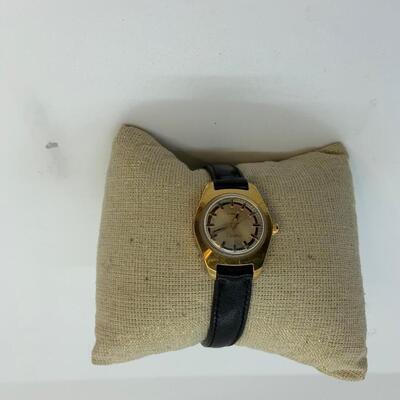 LOT:34: Timex Ladyâ€™s Electric Watch Black watchband