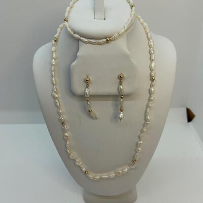 LOT:35: 14k Freshwater Pearl Necklace, Bracelet and pierced earring set