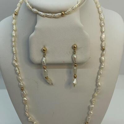LOT:35: 14k Freshwater Pearl Necklace, Bracelet and pierced earring set