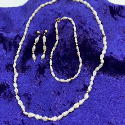 LOT:35: 14k Freshwater Pearl Necklace, Bracelet and pierced earring set
