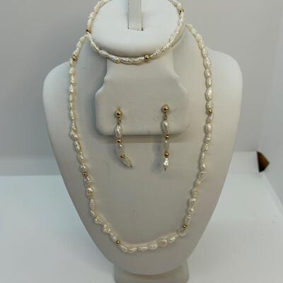 LOT:35: 14k Freshwater Pearl Necklace, Bracelet and pierced earring set