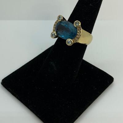 LOT:37: Thailand Blue Topaz Ring - 925 size 7.5