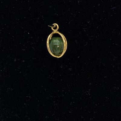 LOT:38: Vintage Green Jade Ball Charm/Pendant