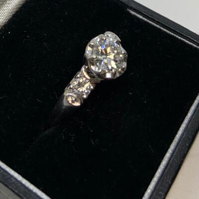 LOT:42: 14k .75 Ct Diamond Engagement Ring