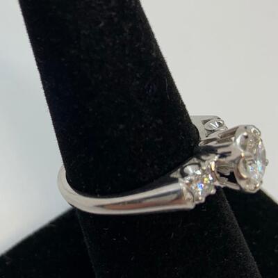 LOT:42: 14k .75 Ct Diamond Engagement Ring