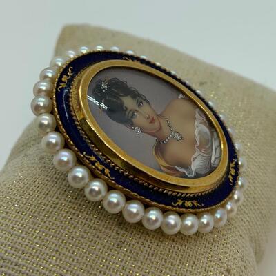 LOT:43: Vintage 18k Italy Pearl and Enamel Cameo Brooch with Diamond Chips